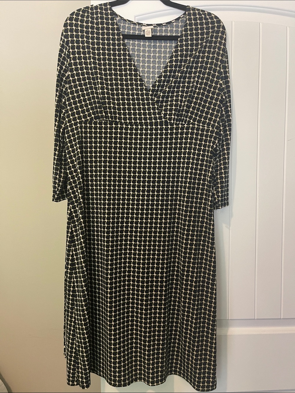 Merona Black and White Geometric V-Neck Midi Dress